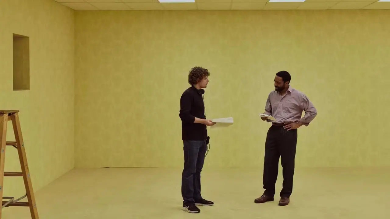 Un univers nascut pe internet ajunge pe marele ecran in „Backrooms: Fara iesire”