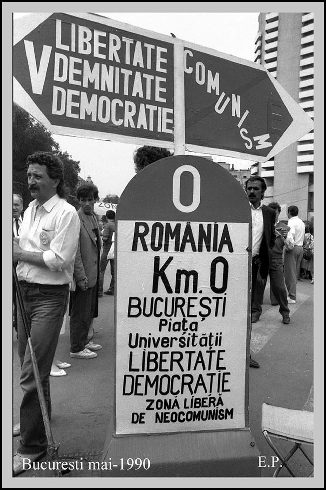 Vizioneaza Piata Universitatii: Romania (1991) - Online in Romana